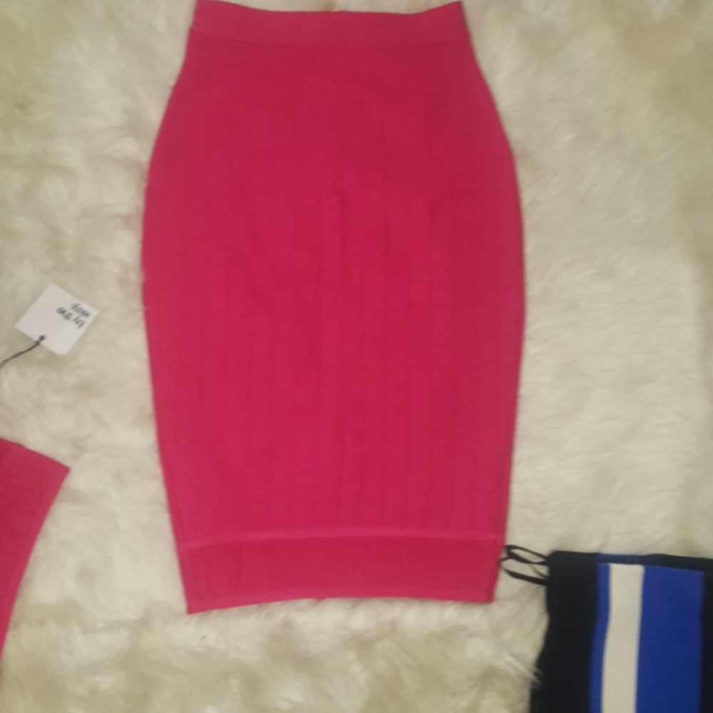 SOLD ON ANOTHER SELLING 2 BCBGMAXAZRIA SIZE SMALL - Picture 3 of 16
